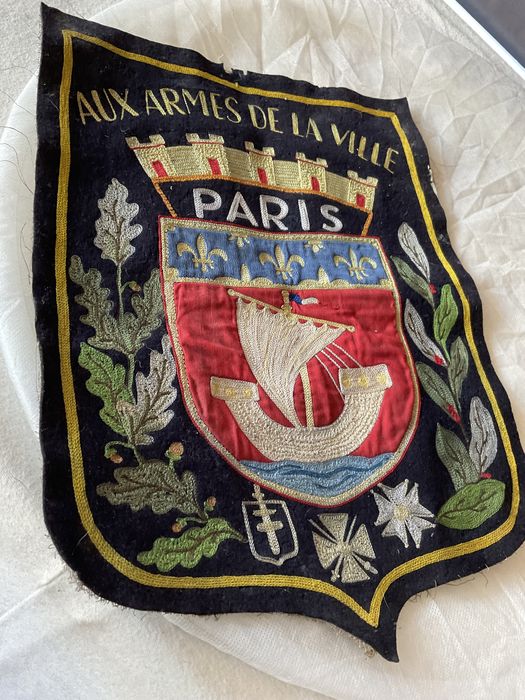 Bandeira,fragmento bordado Paris