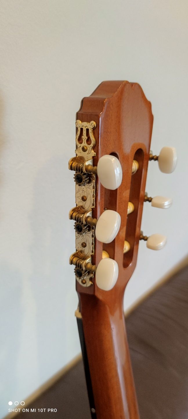 Leworęczna gitara klasyczna Takamine DSP-312