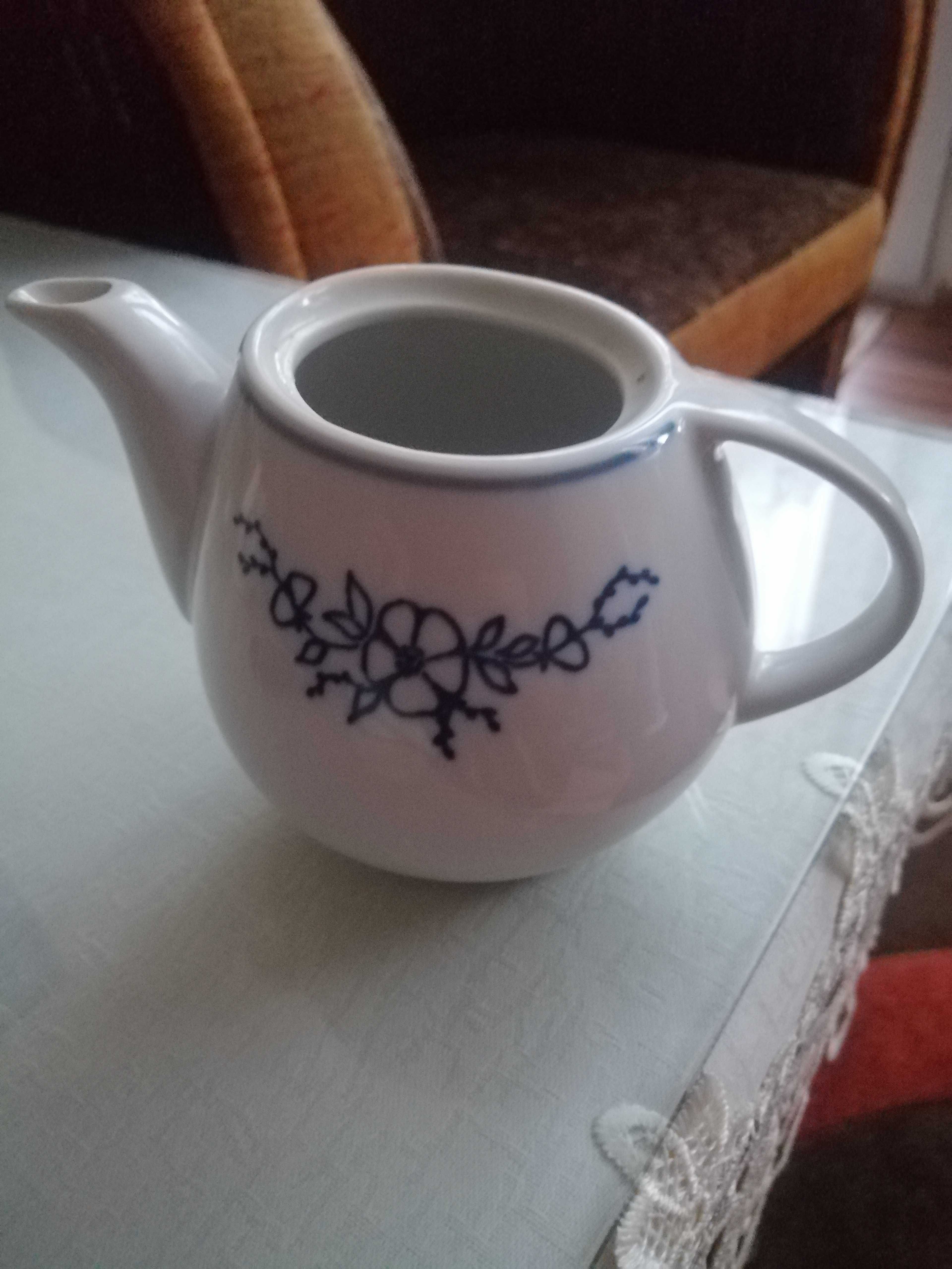 Porcelana Lubiana, czajniczek.