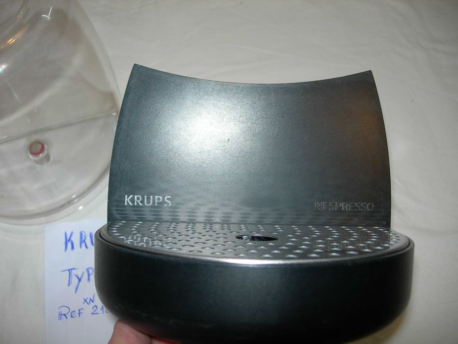 Nespresso.  Apara capsulas e deposito da maquina.