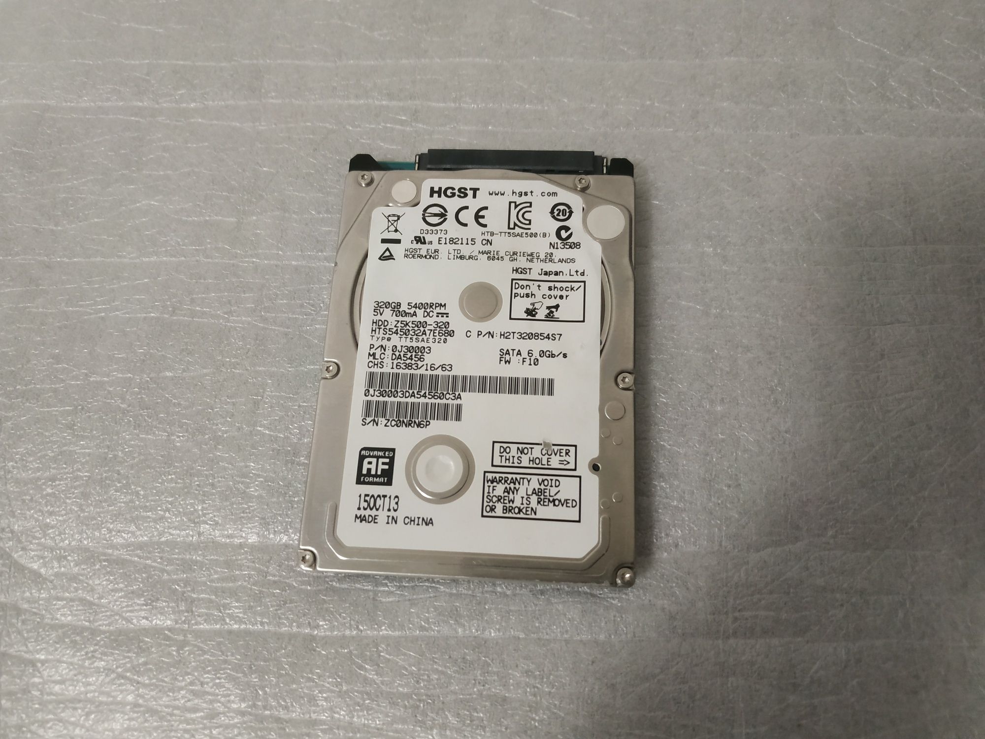 HGST Hitachi Japan HDD 320GB SATA 2.5 Disco rígido