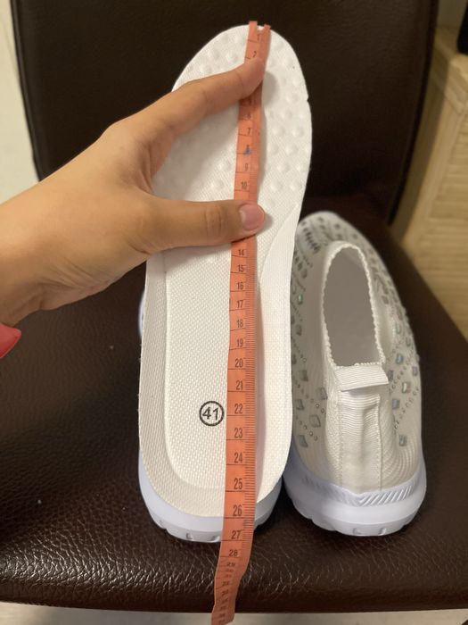 Женские белые кроссовки мокасины текстильные со стразами