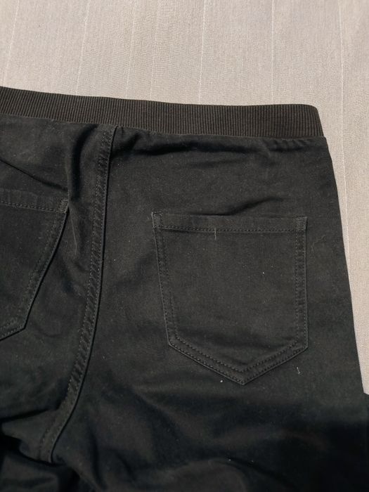 Klasyczne czarne spodnie