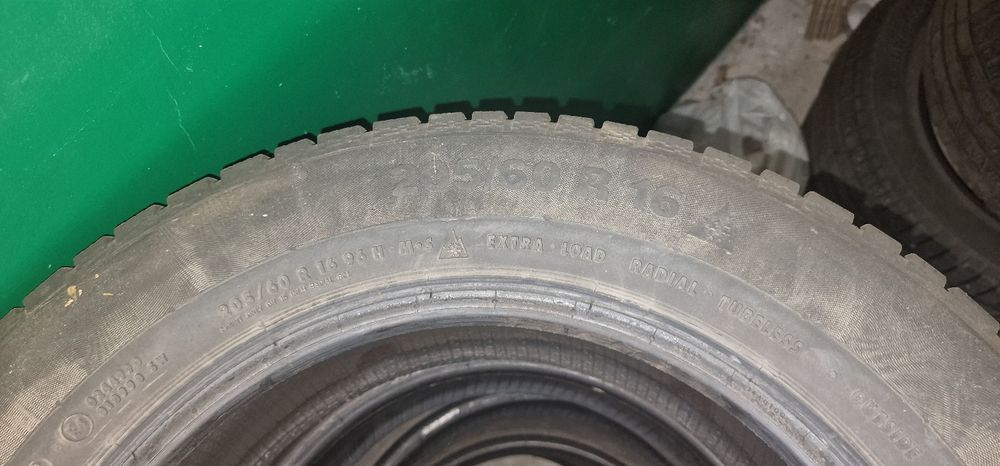 Opony zimowe 205 60 16r używane zostały po sprzedaży auta.