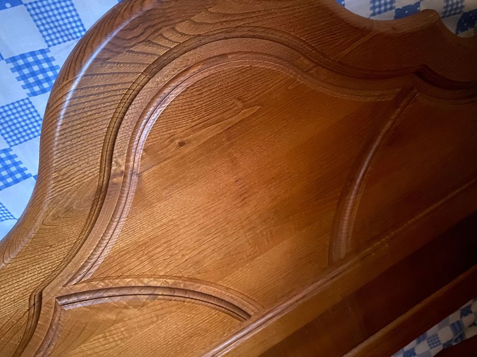 Cama de solteiro  de madeira maciça ( + colchão)