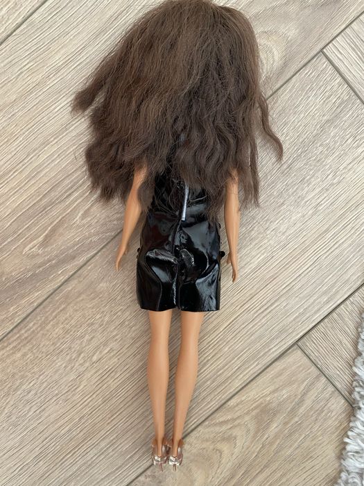 Lalka Barbie brunetka