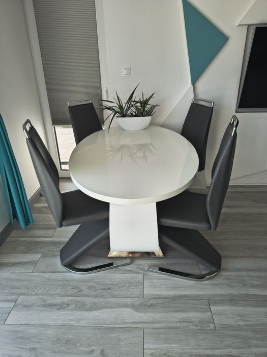 Stół i 4 krzesła dobry stan zestaw jadalnia salon kuchnia