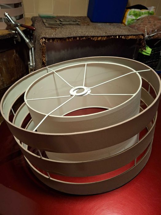 Candeeiros de teto em bom estado