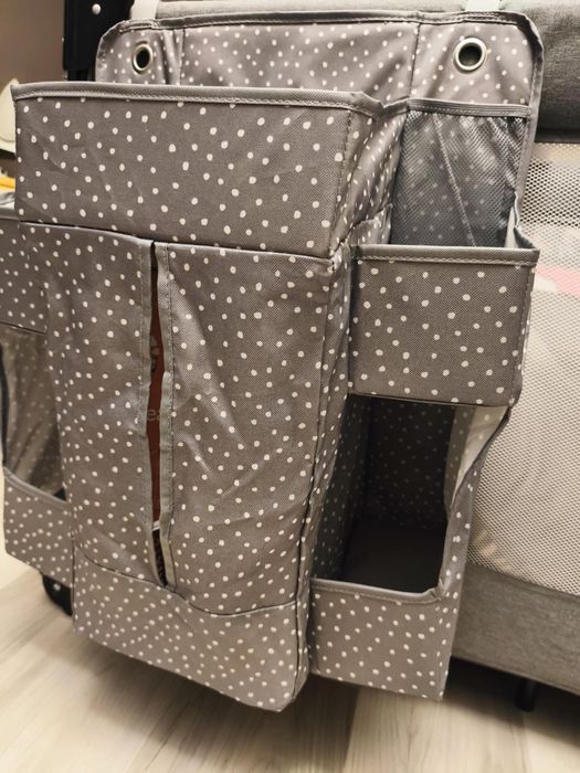 Organizer na łóżeczko firmy Tchibo na pieluszki i akcesoria