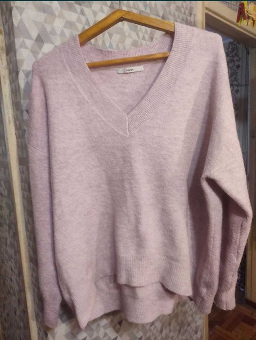 Продам женский свитер .