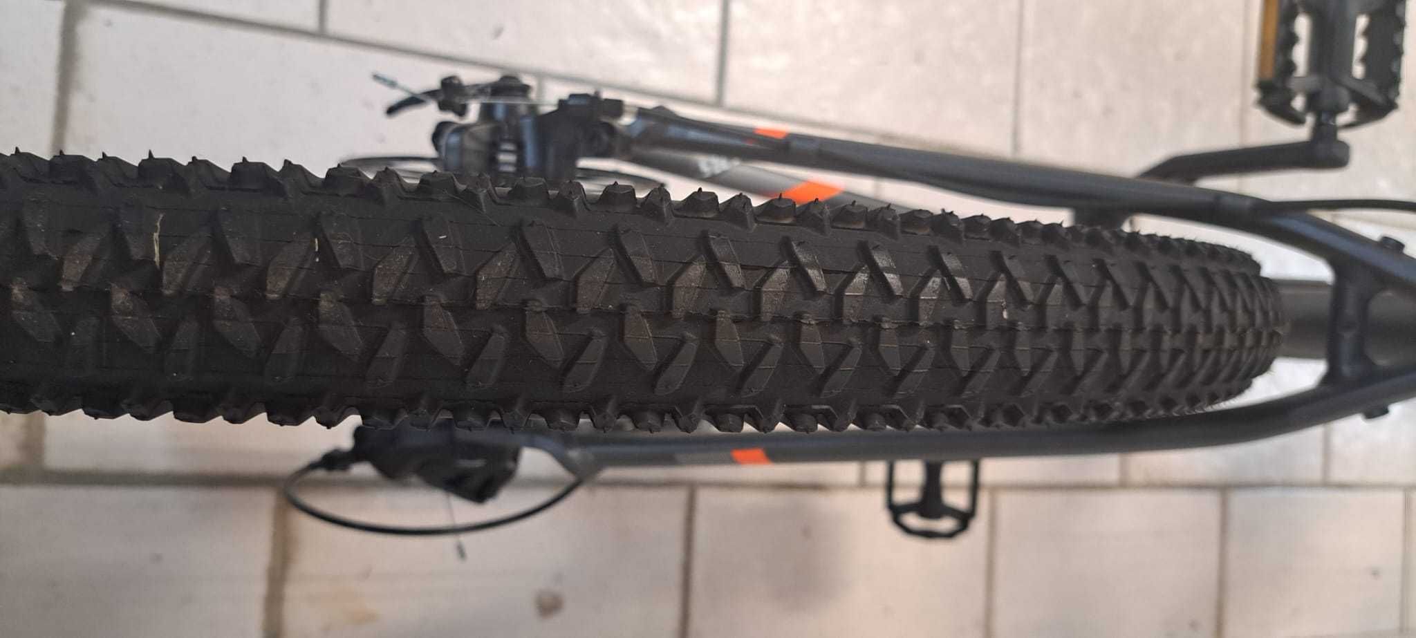 Bicicleta ROCKRIDER ST 120 com suspensão dianteira e roda 27.5