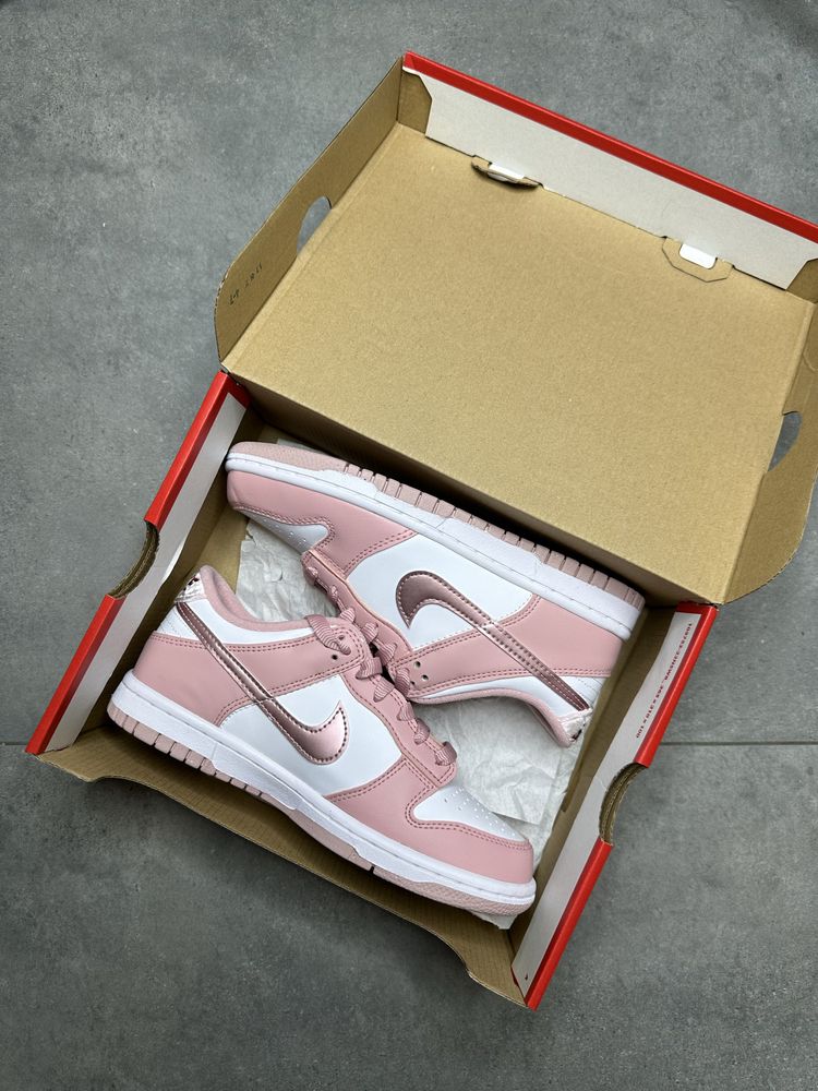 Оригінальні жіночі кросівки Nike Dunk Low Pink Velvet (GS)