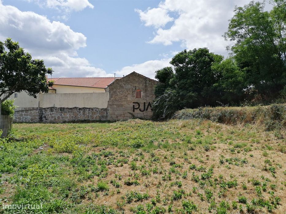 Lote para construção em Cubos