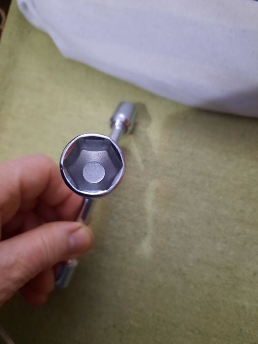 Продам ключ трикутний