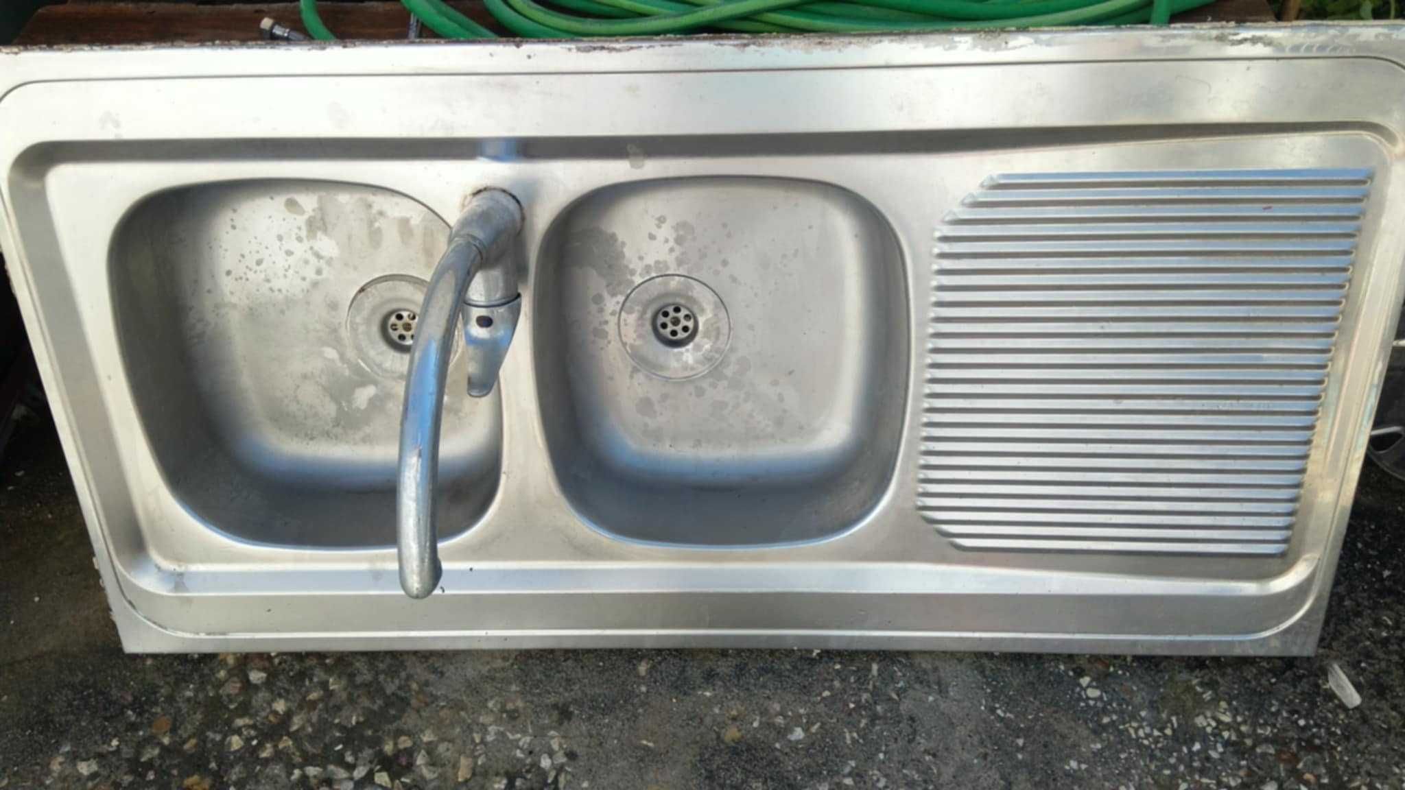 Lava Loiça em INOX TEKA com oferta de torneira