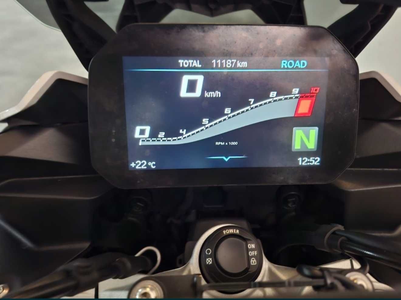 BMW F900XR - FULL EXTRAS