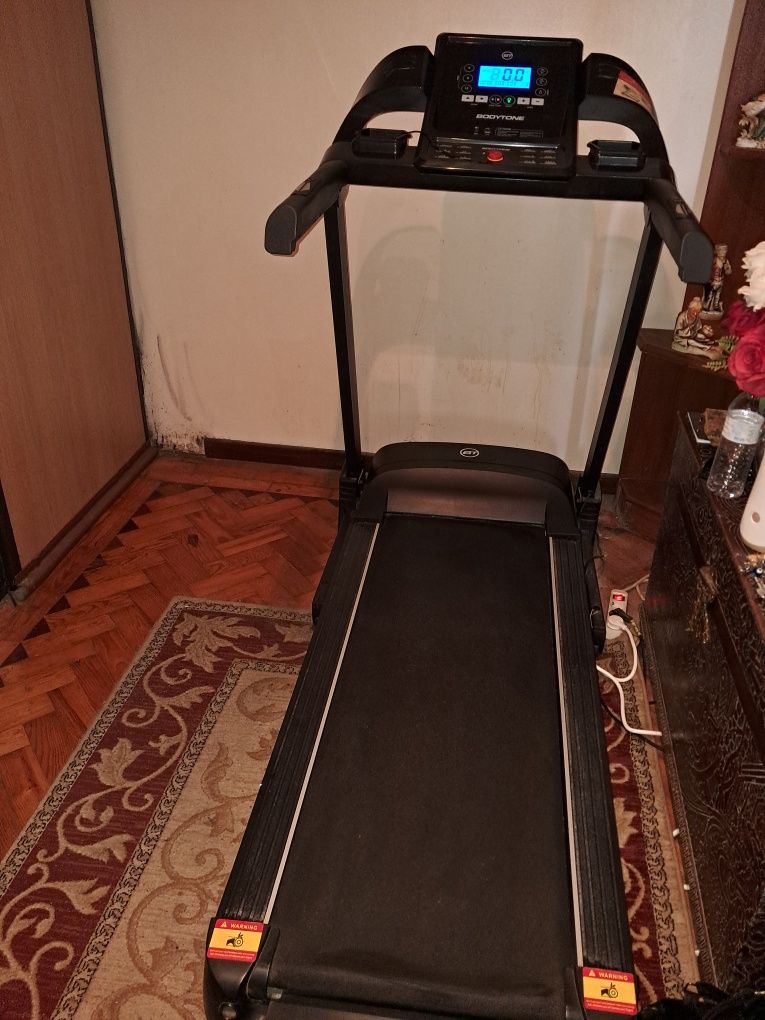 Passadeira de corrida/caminhada de ginásio  Bodytone Dt16