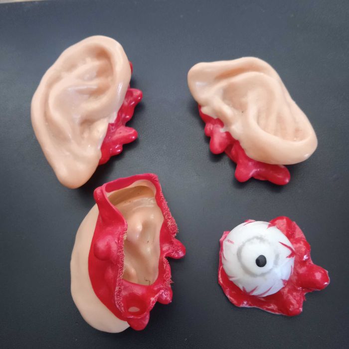 Ухи, ухи!!! И глаз.