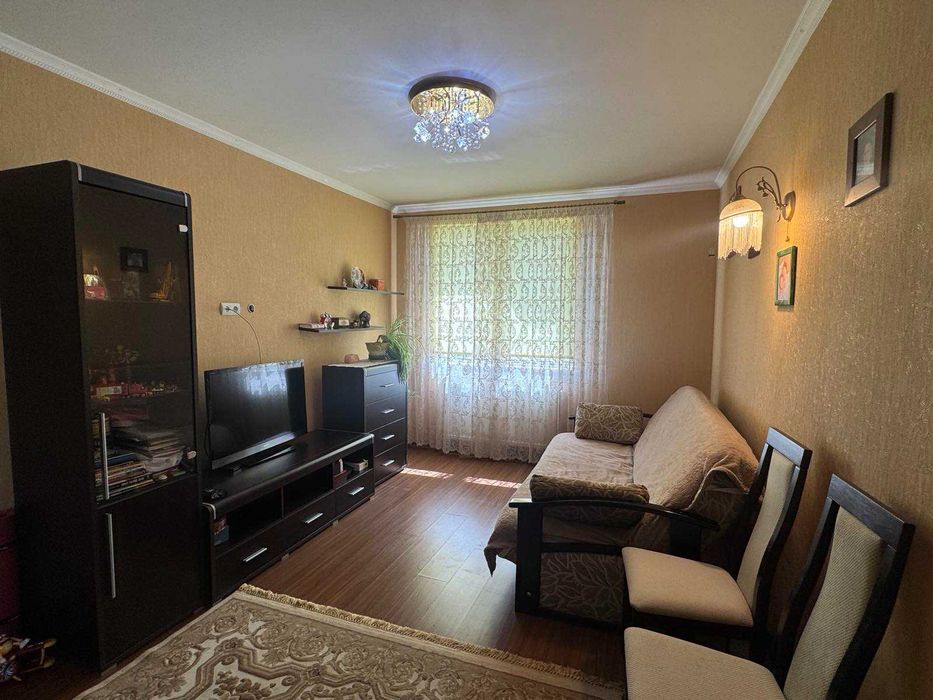 Будинок з гаражем