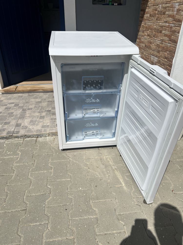Arca congelsdora vertical 3 gavetas -Beko