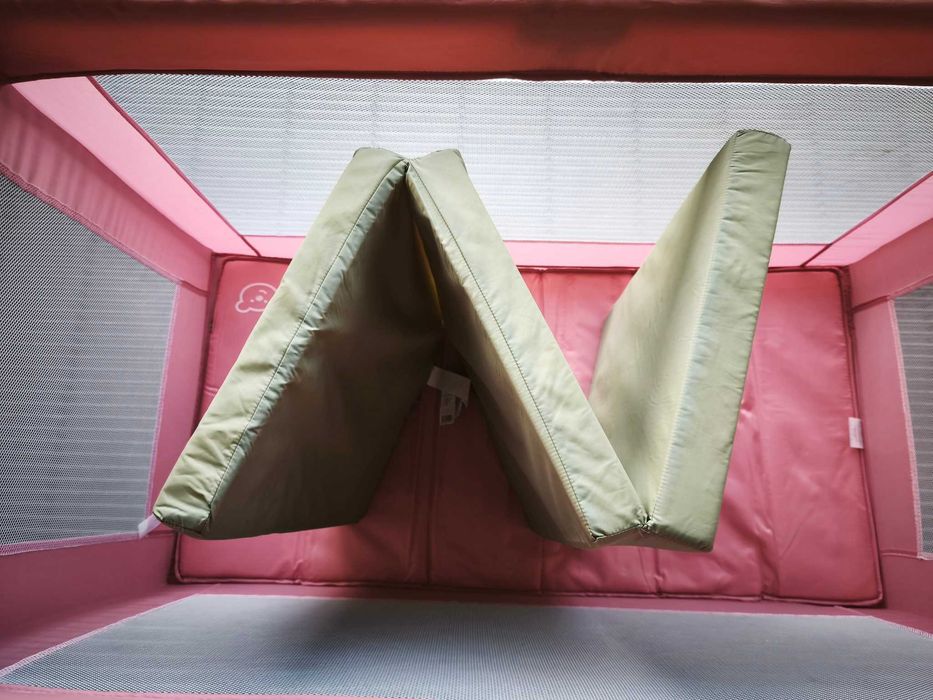 Cama de viagem rosa + colchão tripartido