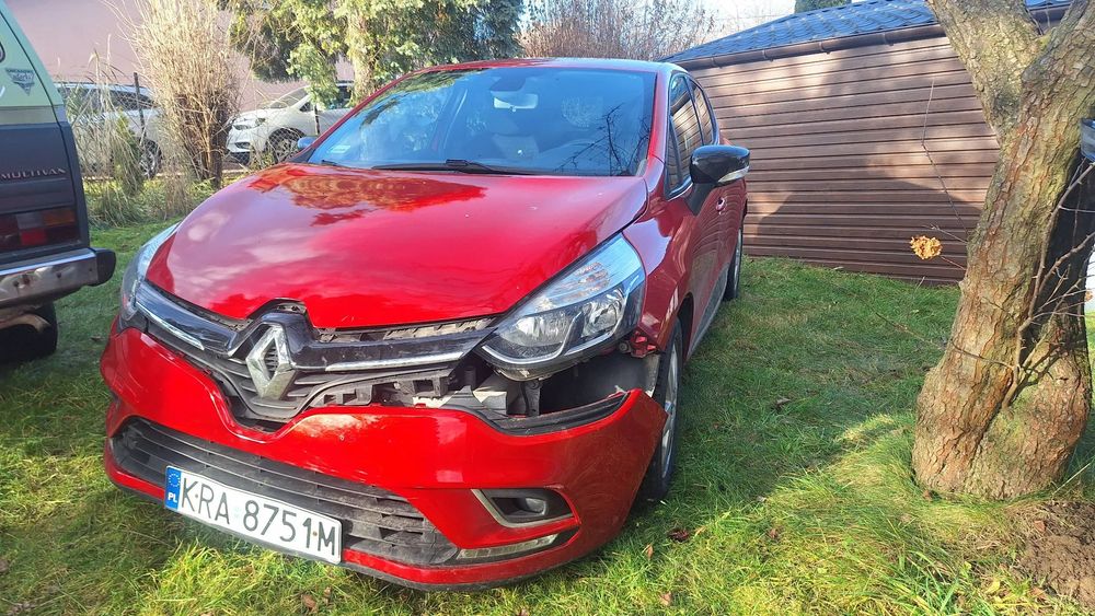 Renault Clio Salon polska niski przebieg lekko uszkodzony