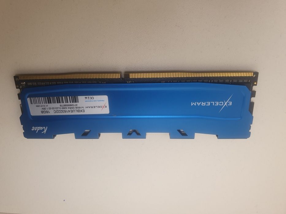 оперативна памя'ть ddr4 16 gb однією планкою 3200 мгц