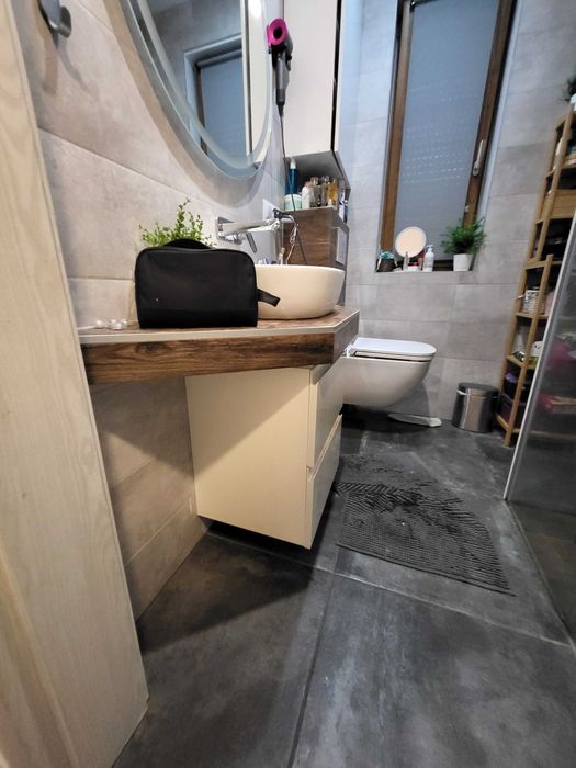 Dwie szafki łazienkowe, białe połysk