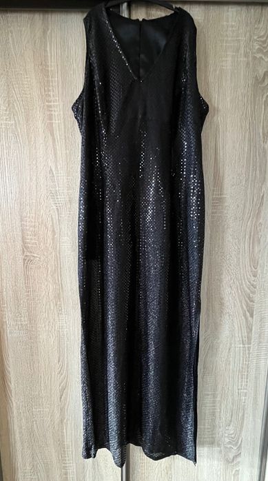 Sukienka sylwestrowa cekinowa maxi