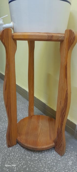 Диспенсер для воды.