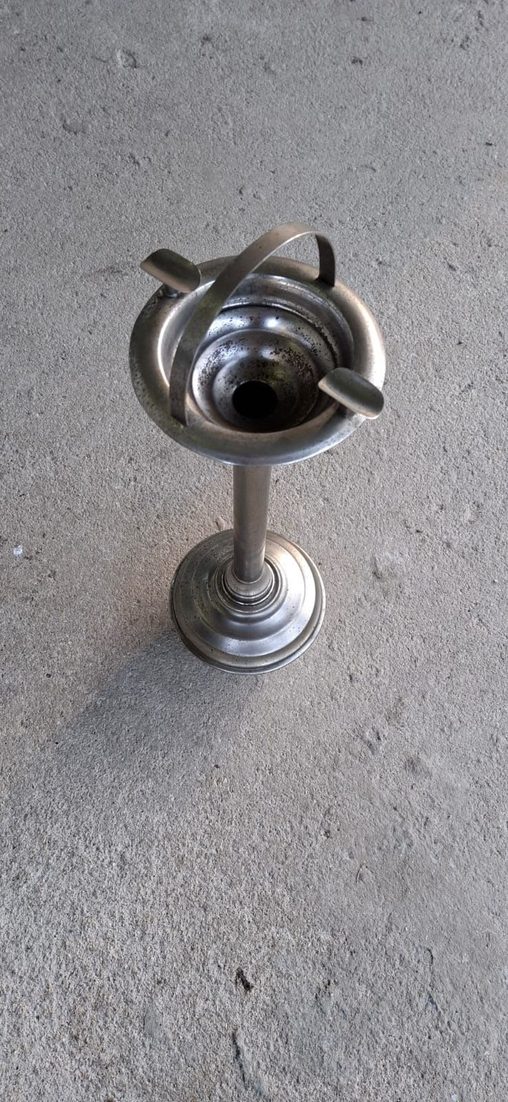 Cinzeiro com base de pé