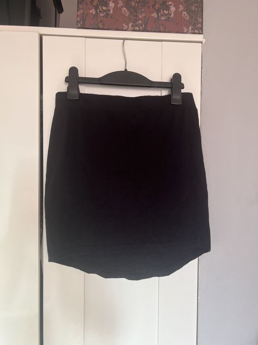 Zwykła czarna krótka spódnica XS asymetryczna