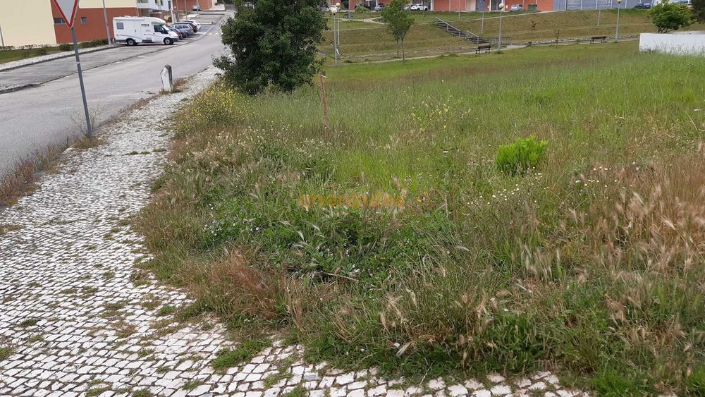 Excelente lote de terreno para construção de moradia na Fig. da Foz