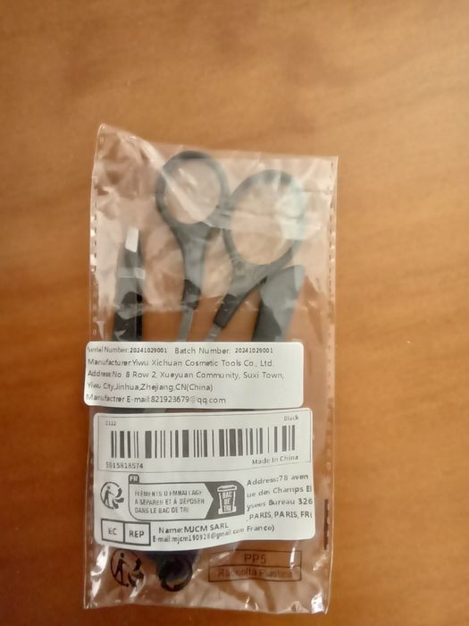 Tesoura de sombrancelha