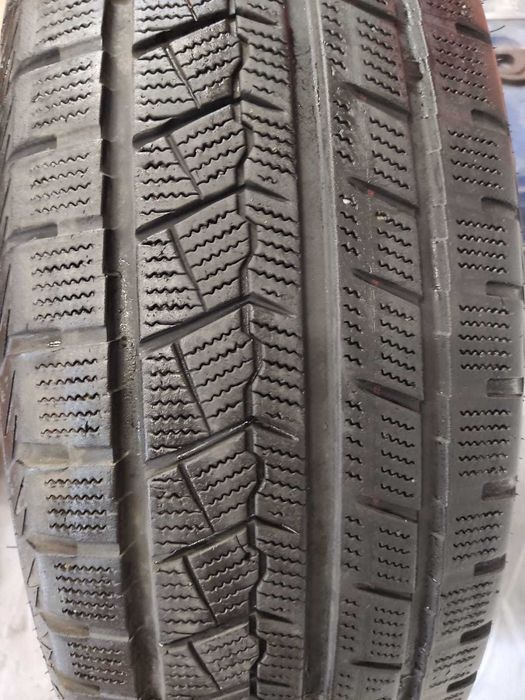 Автошини та діски.