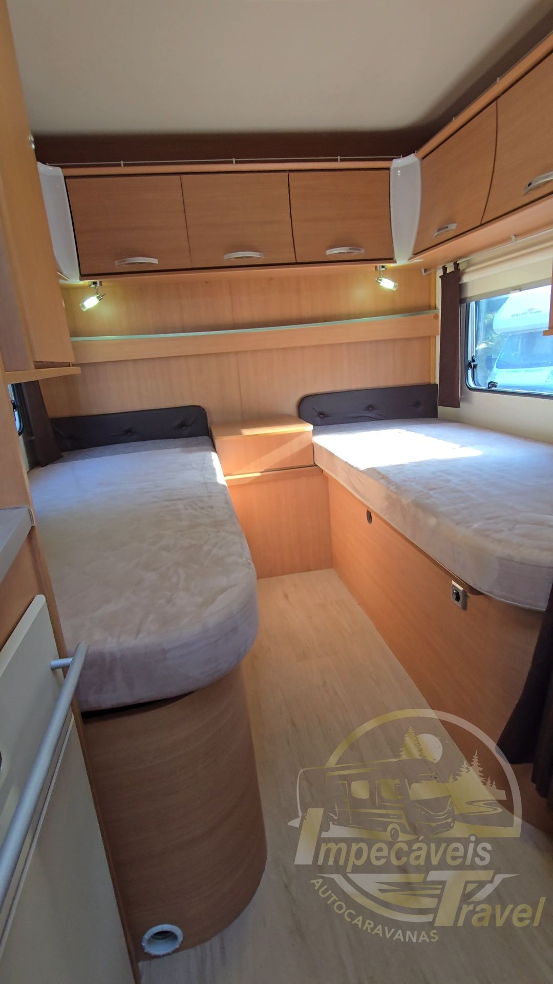 Autocaravana challenger Genesis 46 - camas gémeas + cama basculante