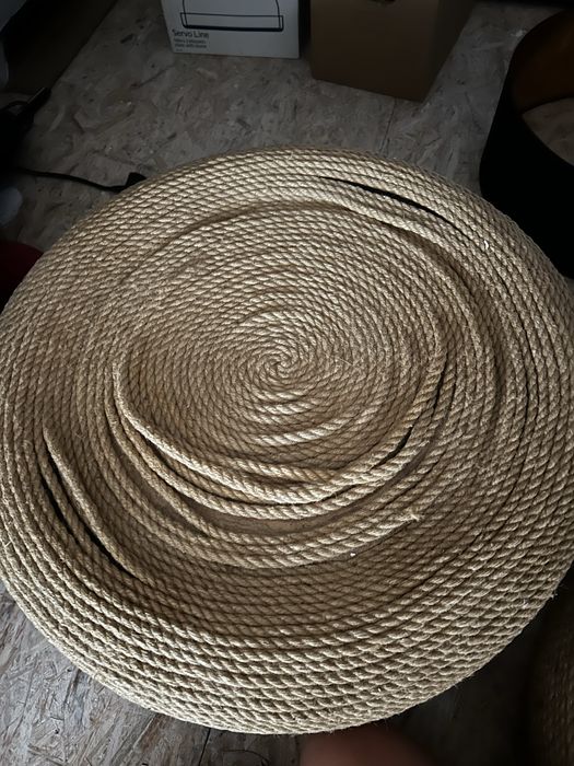 Pufy ogrodowe ze sznurka na oponie