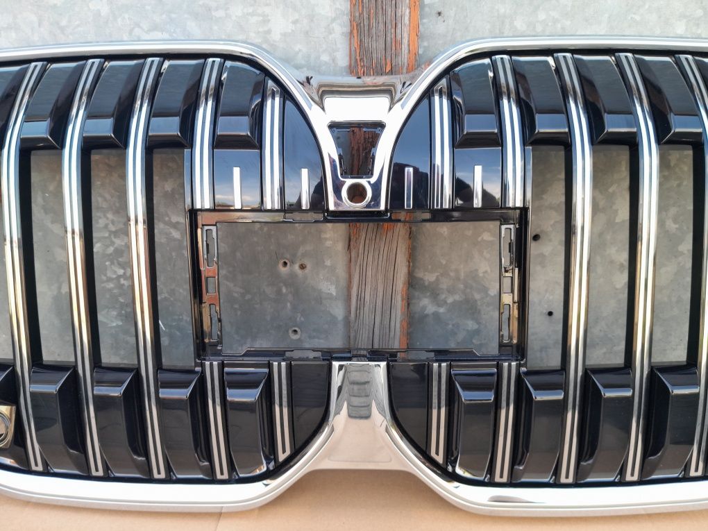 Grill Atrapa BMW 7 G70 CHROM Podświetlany