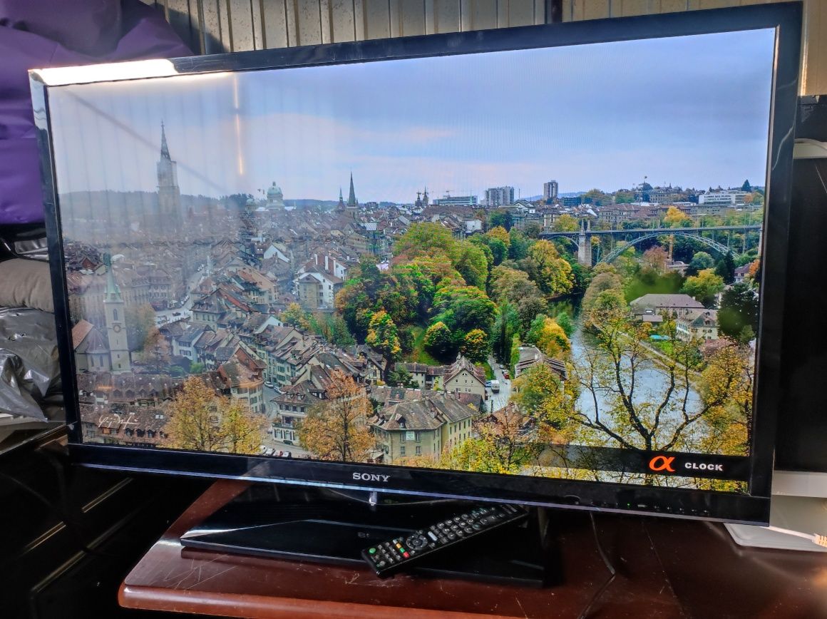 Telewizor marki Sony Bravia 43 cal plus pilot