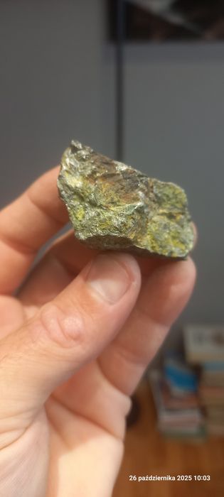 Minerały lelingit