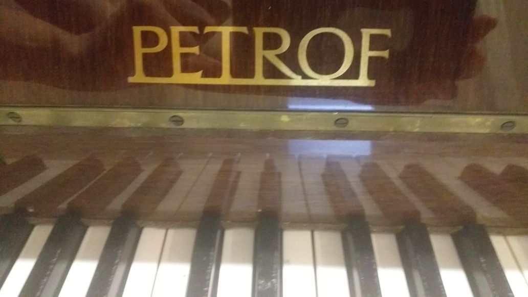 Продам фортепіано РETROF