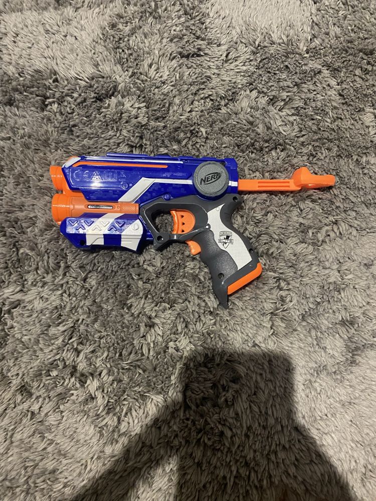 Nerf z lasrem czerwonym