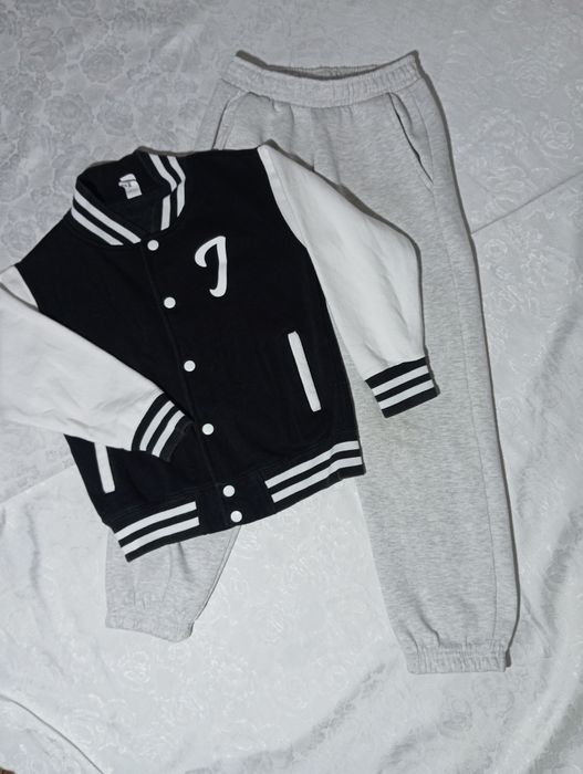 Спортивный костюм,вещи пакетом,и джинсы с кофточкой