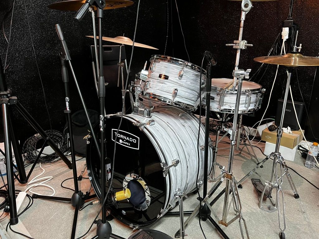 Bateria Mapex  muito boa