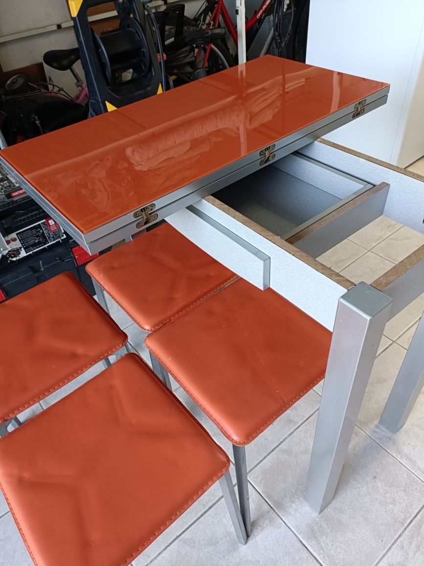 Mesa com cadeiras