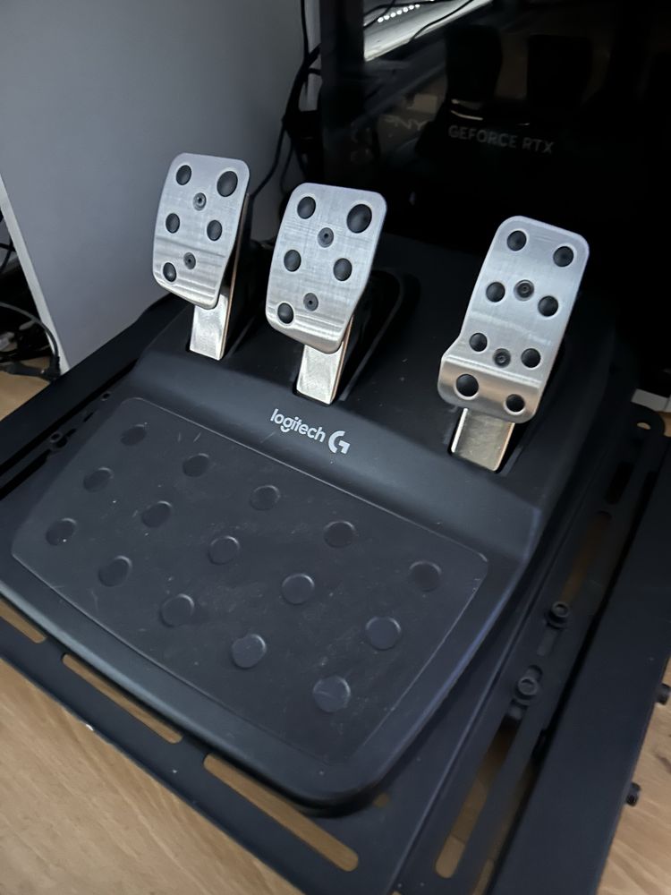 Logitech G29 + suporte (com plásticos)