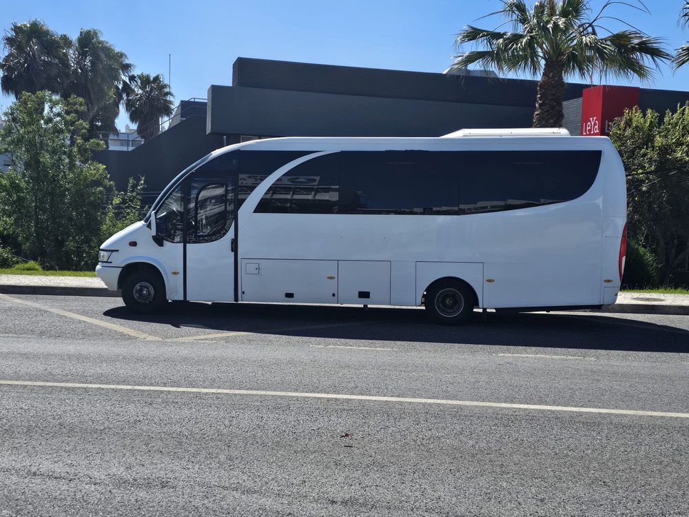 Vendo minibus 27+1+1