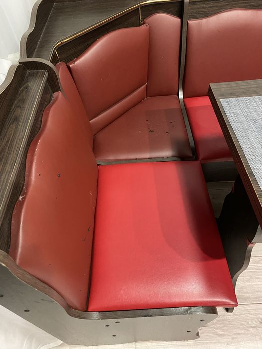 Кухонний куточок із столом