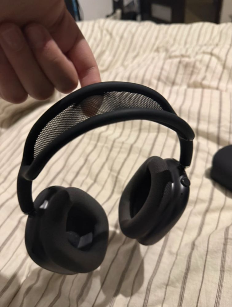 AirPods Max + case