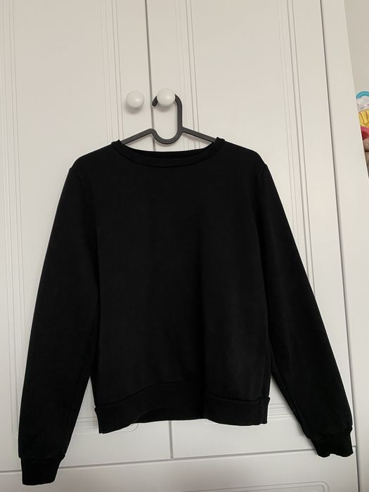 Czarna bluza bez kaptura